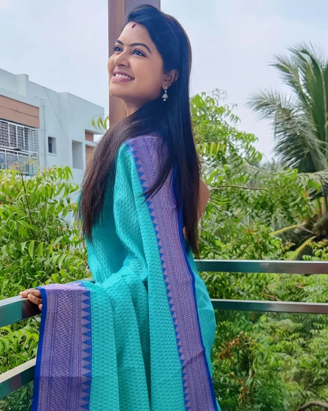 Tamil TV Actress Rachitha Mahalakshmi Photos In Blue Saree Blouse